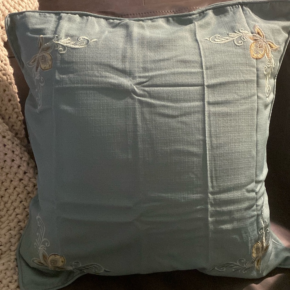 J. QUEEN NEW YORK EUROPEAN SHAM, ALEXANDRA TEAL, w/EMBROIDERY 26” x 26” NWT